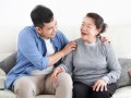 房产给男保姆怎么过户的(男子给保姆买一栋房子)