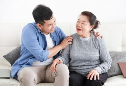 房产给男保姆怎么过户的(男子给保姆买一栋房子)
