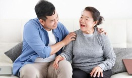 房产给男保姆怎么过户的(男子给保姆买一栋房子)