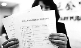 老人死后遗嘱怎么分房产(老人过世有遗嘱房子过户怎么办理)