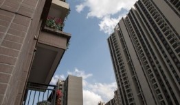 做房产销售怎么选地段(做房产销售怎么选择房地产公司)