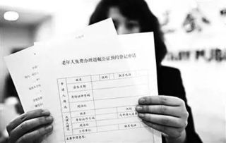 老人死后遗嘱怎么分房产(老人过世有遗嘱房子过户怎么办理)