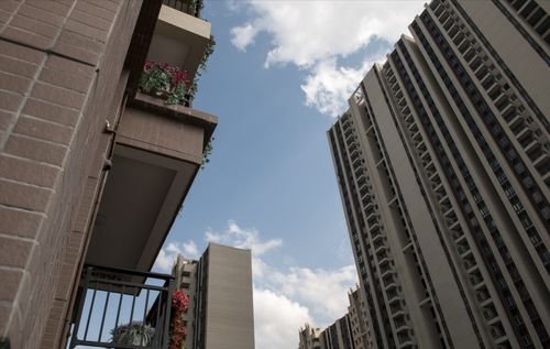 做房产销售怎么选地段(做房产销售怎么选择房地产公司)