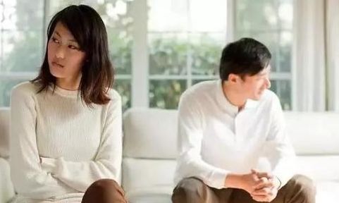 夫妻俩离婚房产怎么解决(夫妻俩离婚房产归哪一方所有)
